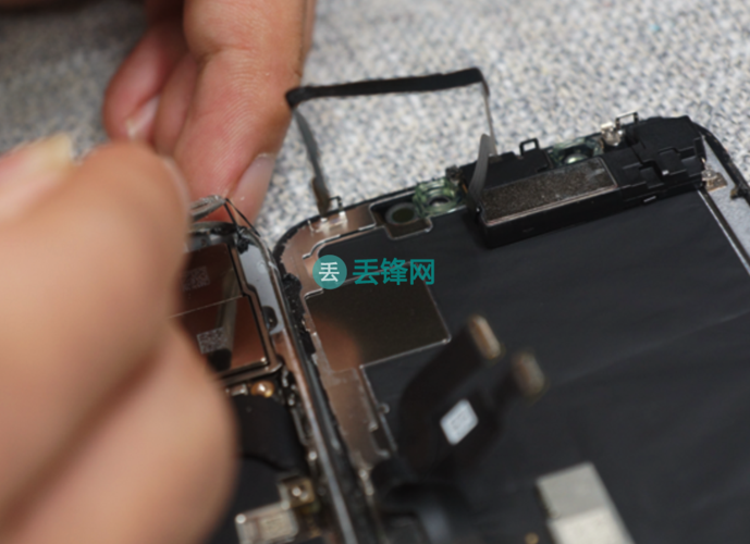 苹果4屏幕排线维修指南