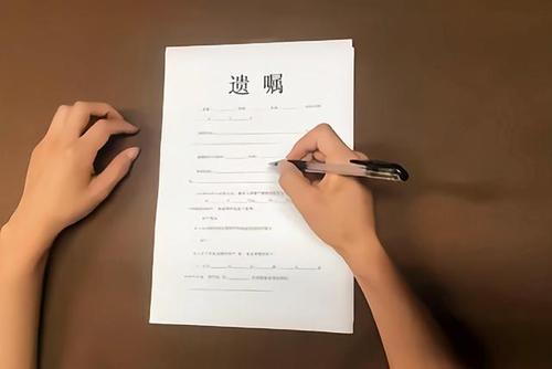 **“遗爱传承”——专为未婚女性设计的遗嘱规划服务

**一、执行摘要**

本商业计划书旨在介绍“遗爱传承”项目，这是一个专为未婚女性设计的遗嘱规划服务。项目核心理念是帮助未婚女性在生前规划遗产分配，确保其意愿得以实现，特别是将资产留给最亲近的家人，如外婆。通过提供专业的遗嘱撰写、法律咨询和资产管理服务，我们旨在满足这一特定群体的需求，同时创造可持续的商业价值。

**二、公司描述**

“遗爱传承”是一家专业的遗嘱规划服务公司，专注于为未婚女性提供全面的遗产规划解决方案。我们的服务包括遗嘱撰