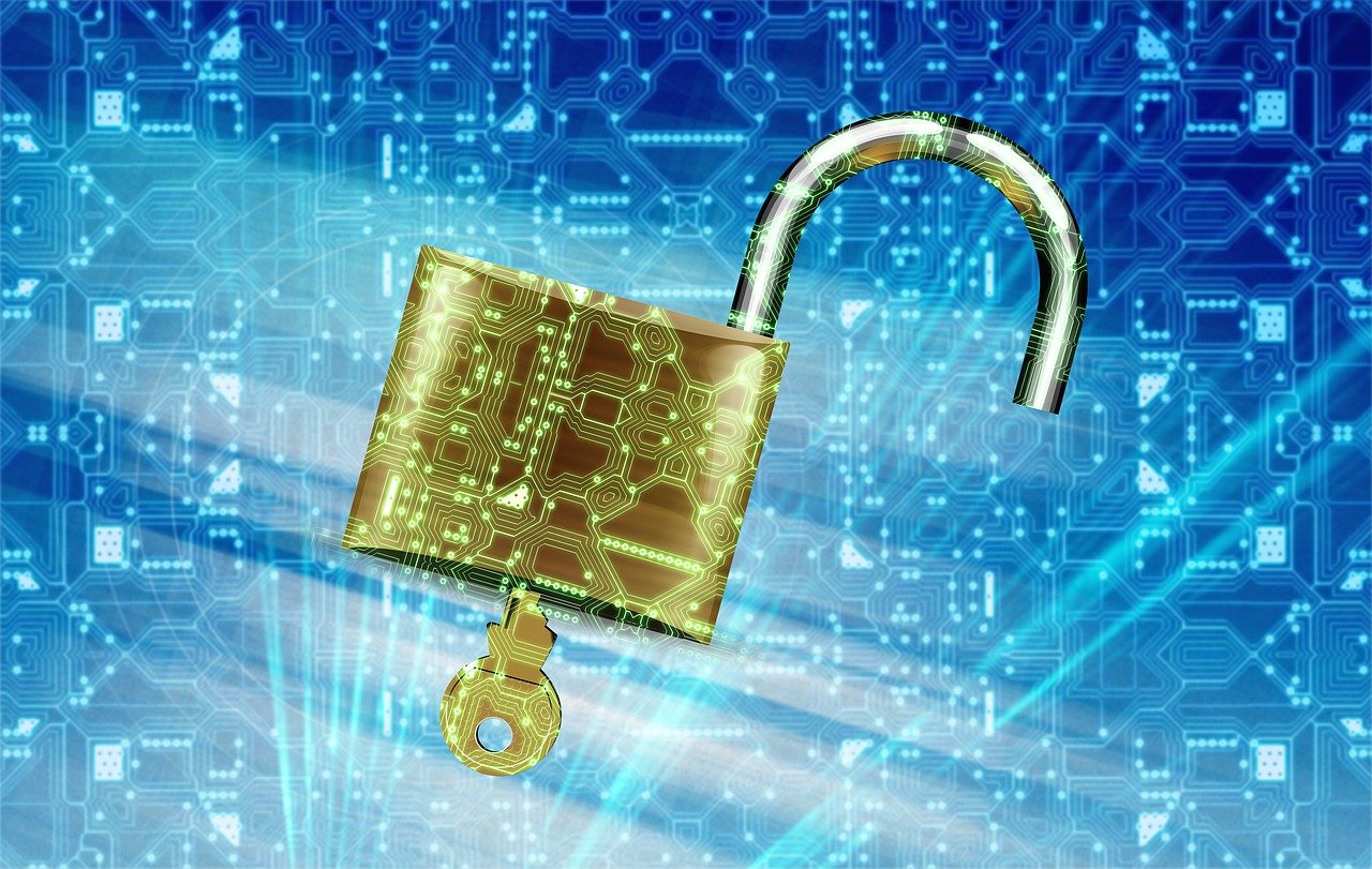 揭秘电子竞技的黑科技，什么是游戏外挂——理解与防范