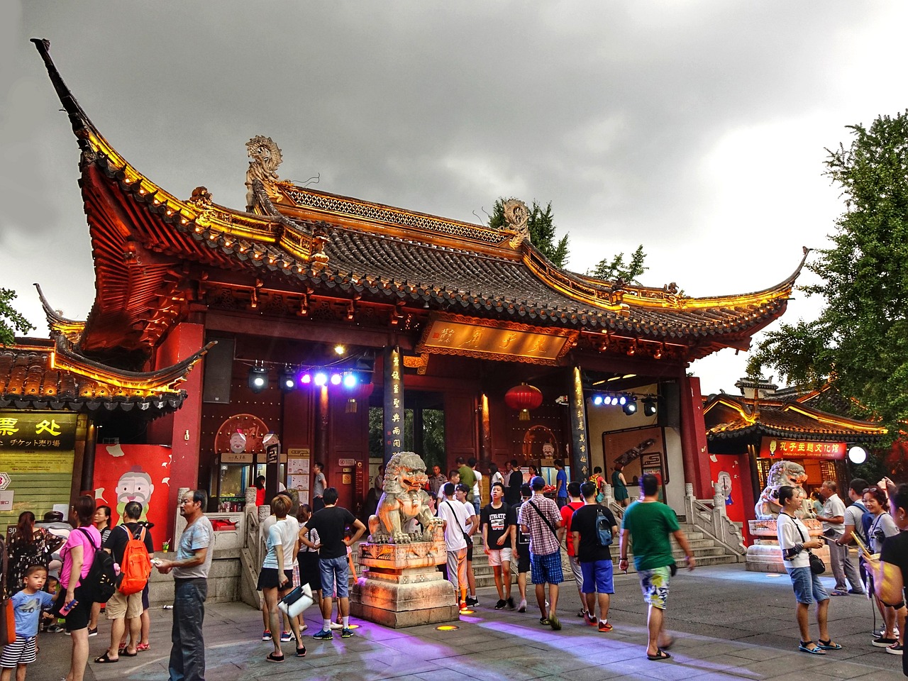 上海南京路，美食天堂的味蕾之旅