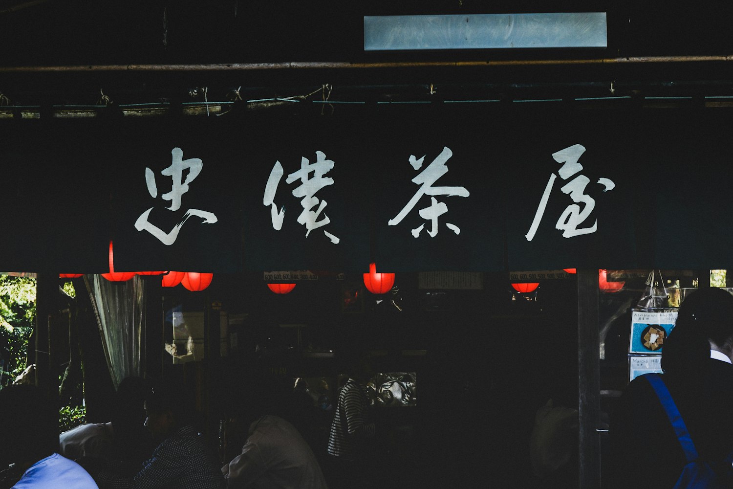探索娱乐八卦海报的艺术，设计与传播的完美融合