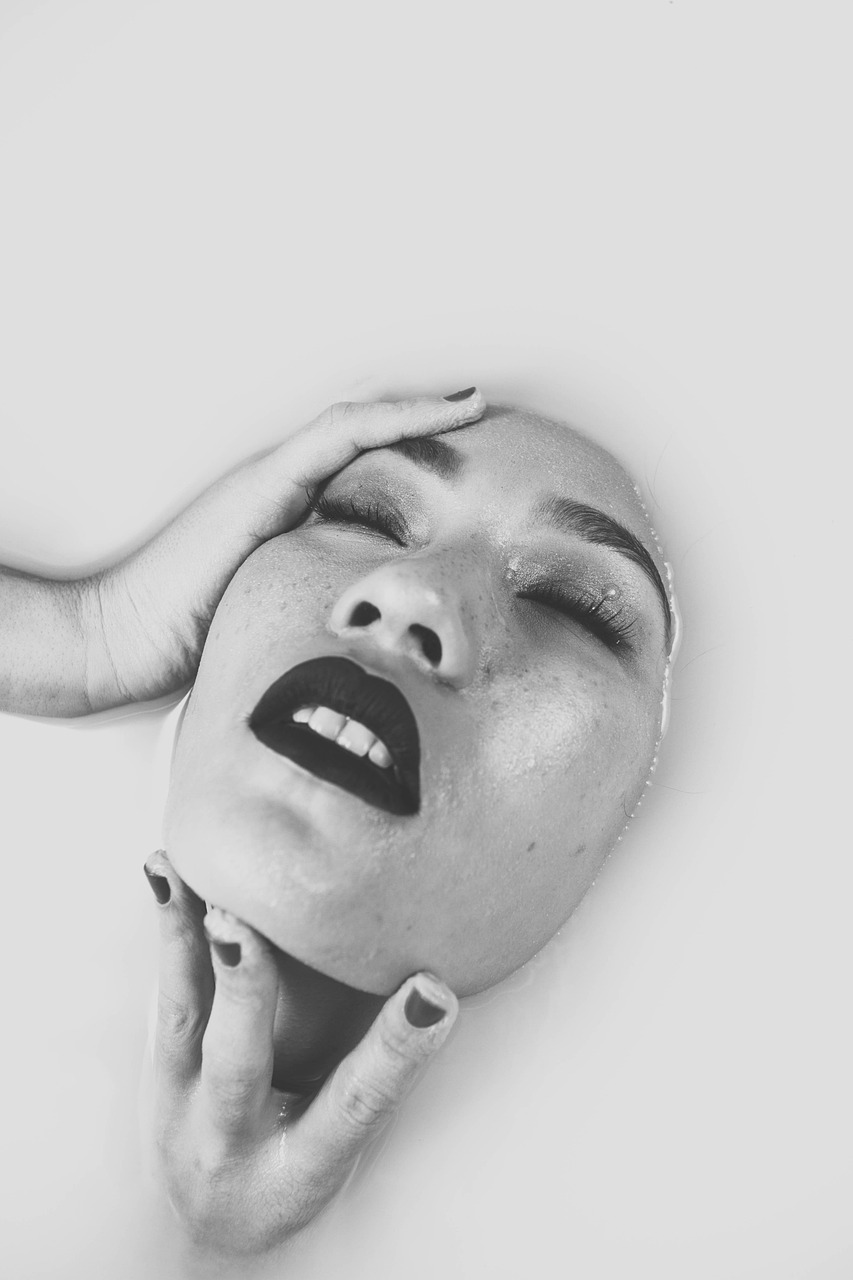 脸上起皮怎么办？告别干燥脱屑，恢复水润肌肤的实用指南